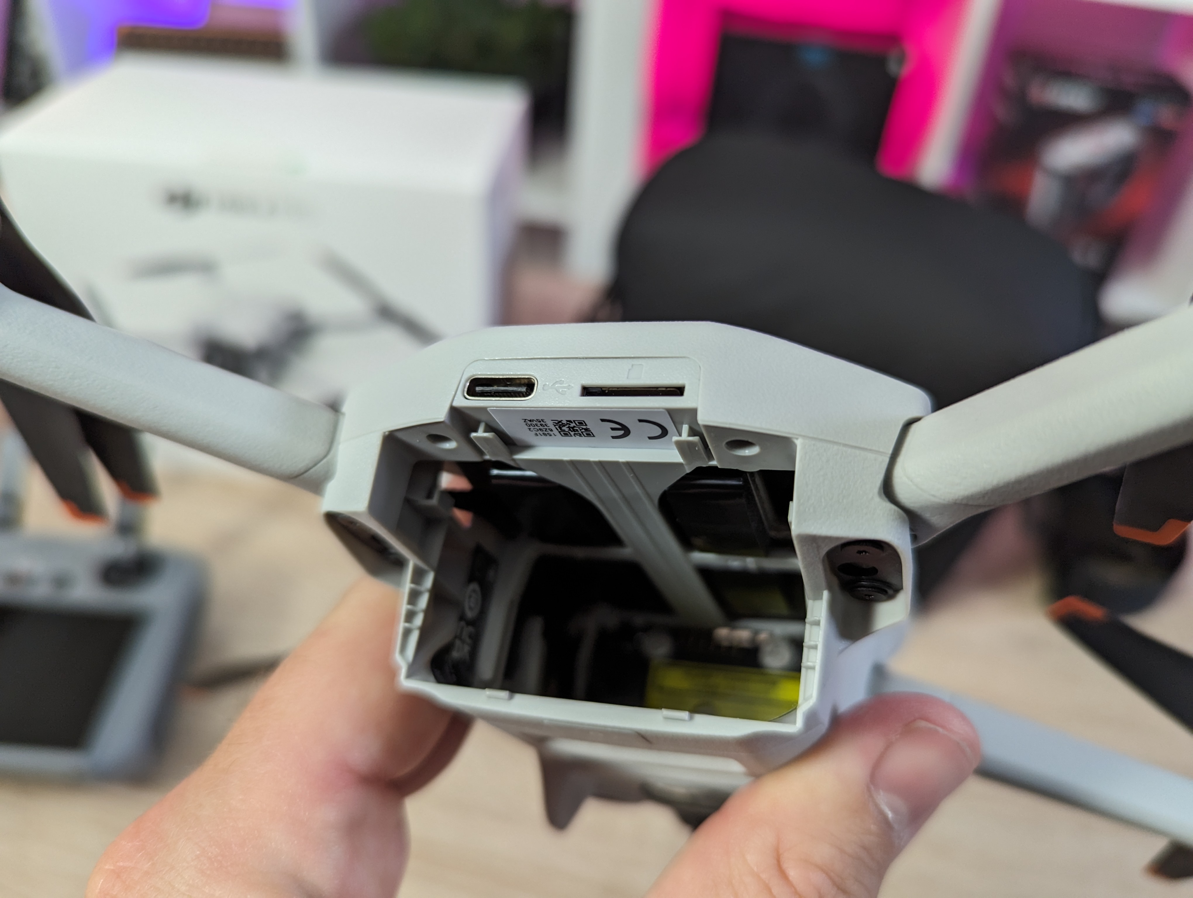space for battery and Micro SD card on DJI Mini 4 Pro.jpg